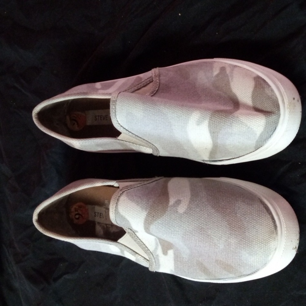 Steve Madden Ladies Sneakers size 9 1/2